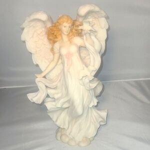 Seraphim Classics Vanessa Heavenly Maiden 1996 Porcelain Figurine Dove